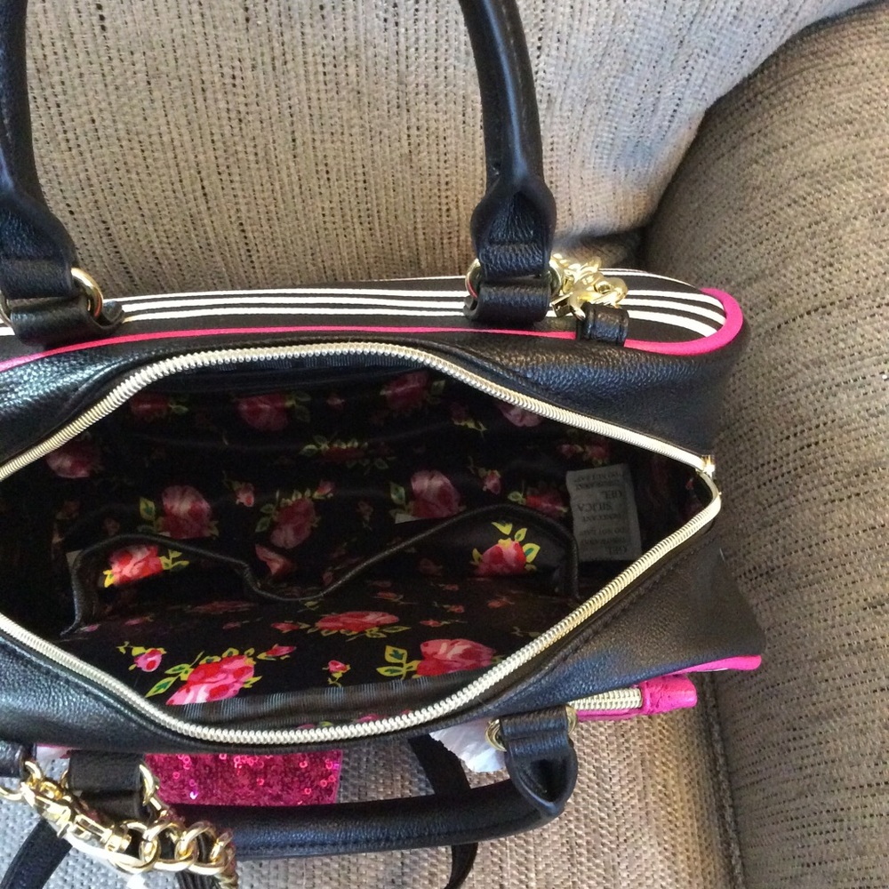 Betsy Johnson Bow Pouch Dome Shoulder Bag New - Picture 5 of 8